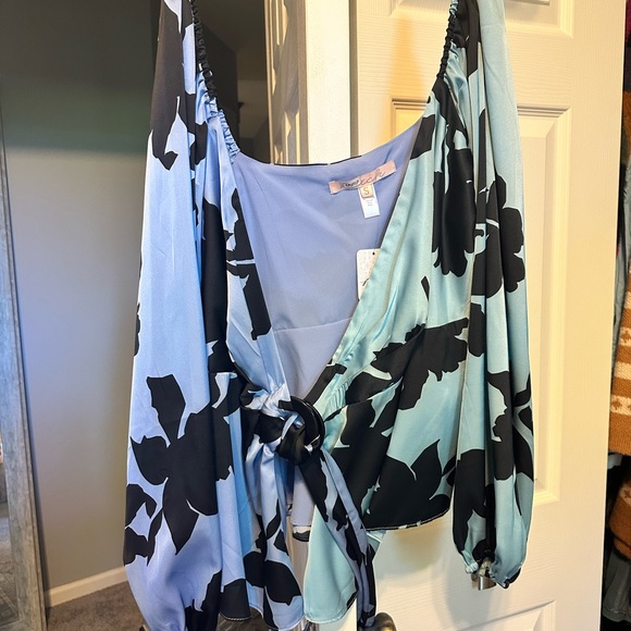 Hutch by free people beautiful flowered wrap top - Picture 6 of 7